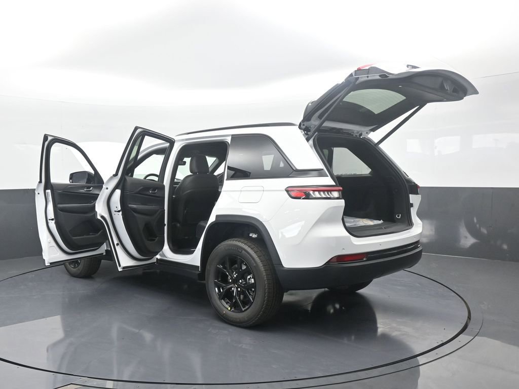 Used 2025 Jeep Grand Cherokee Altitude image 69