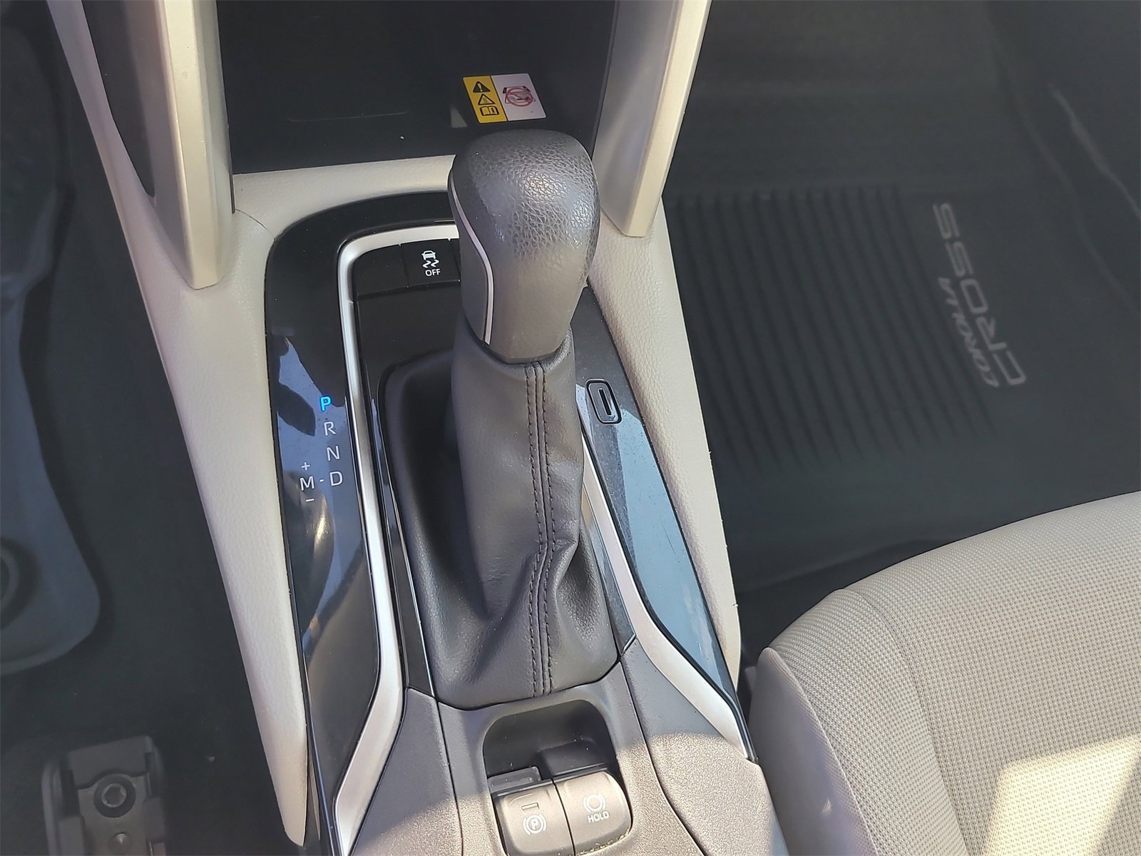 Used 2022 Toyota Corolla Cross LE image 27