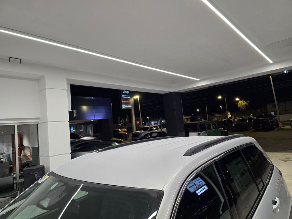 New 2025 Jeep Grand Cherokee Laredo w/ Luxury Tech Group I RWD image 10