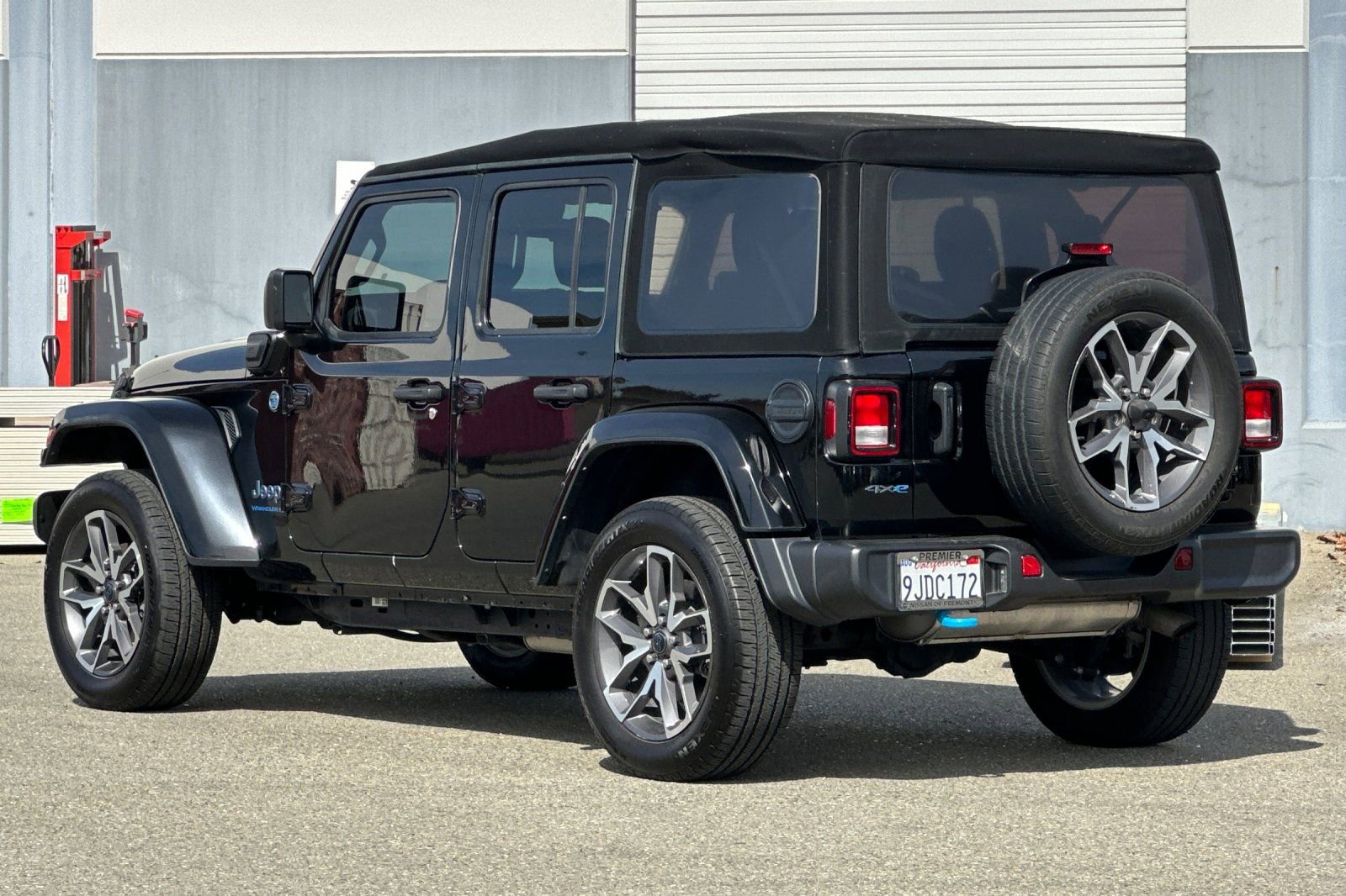 Used 2024 Jeep Wrangler Unlimited AWD/4WD image 6