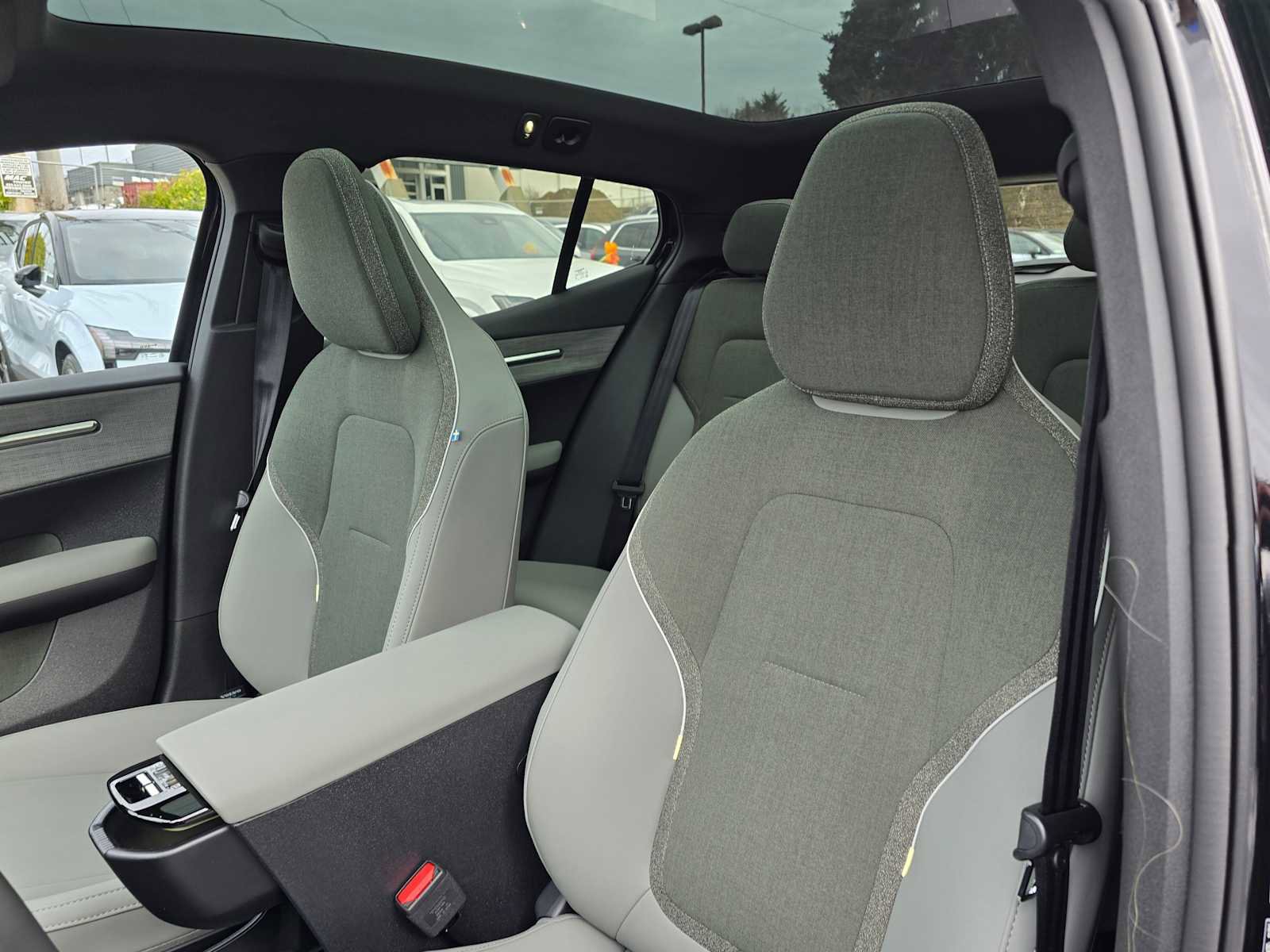 New 2026 Volvo EX30 Plus w/ Protection Package Premier AWD/4WD image 21