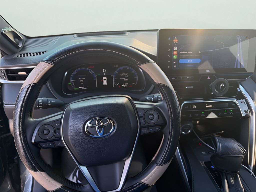 Used 2024 Toyota Venza Limited image 6