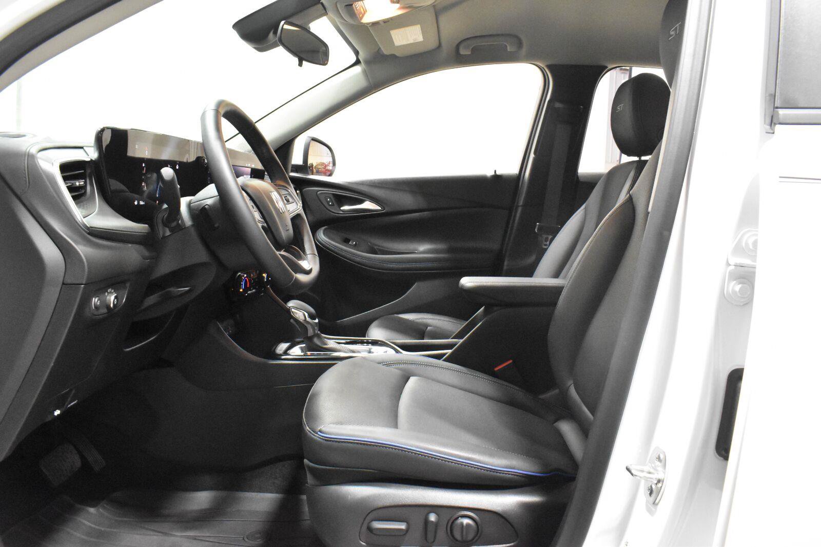Used 2026 Buick Encore GX Sport Touring w/ Comfort Package FWD image 3