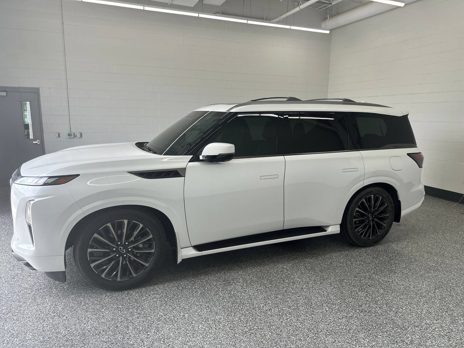 Used 2026 INFINITI QX80 Autograph w/ Premium Cargo Package AWD/4WD image 6