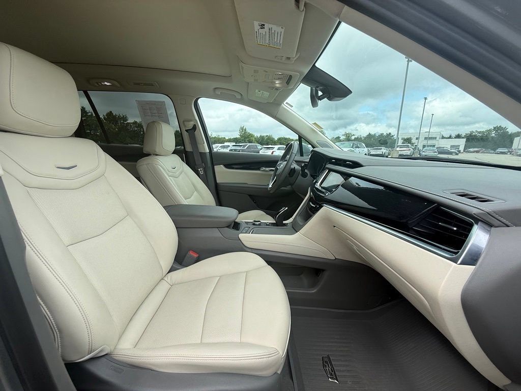 Certified 2024 Cadillac XT6 Premium Luxury w/ LPO, Floor Liner Package AWD/4WD image 33