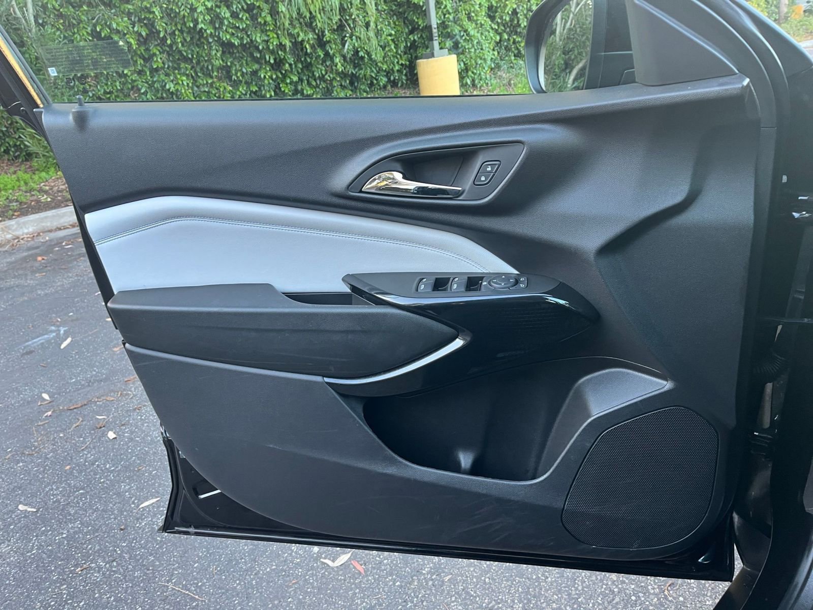 Used 2025 Chevrolet Trax LT image 20