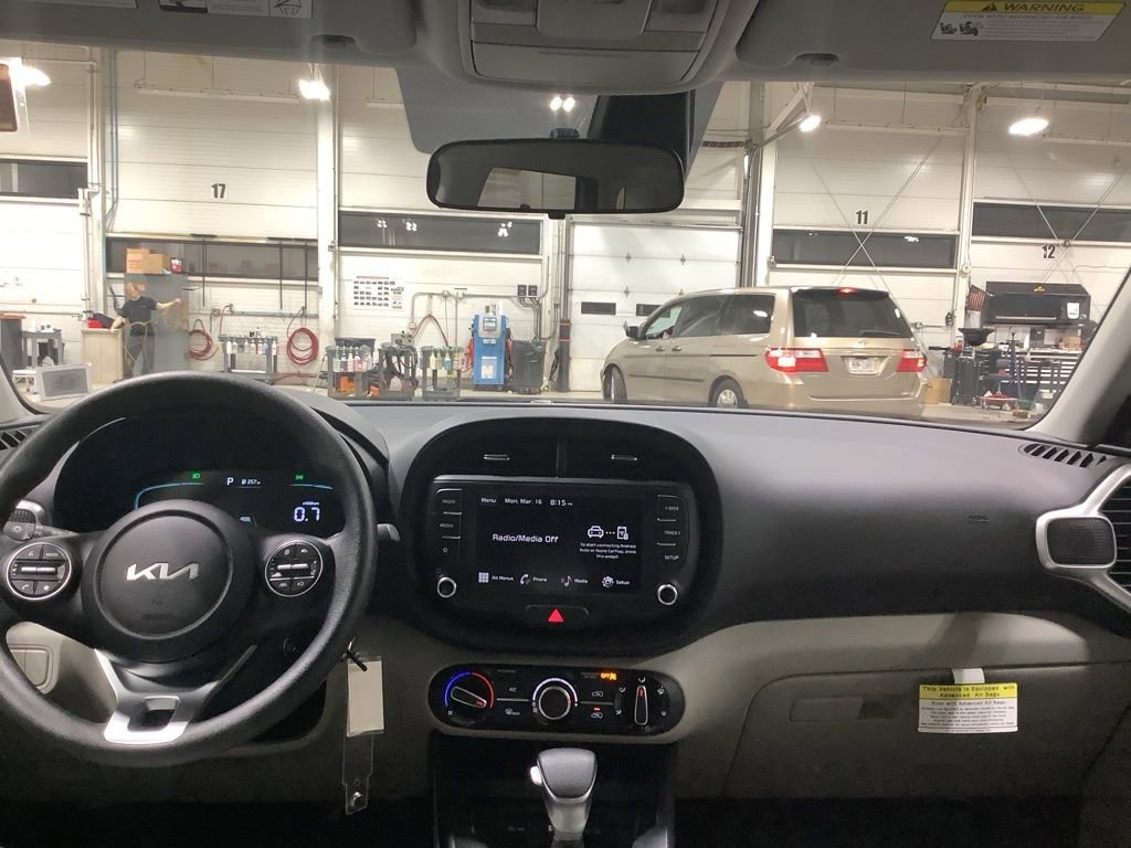 Certified 2025 Kia Soul LX w/ LX Technology Package image 7