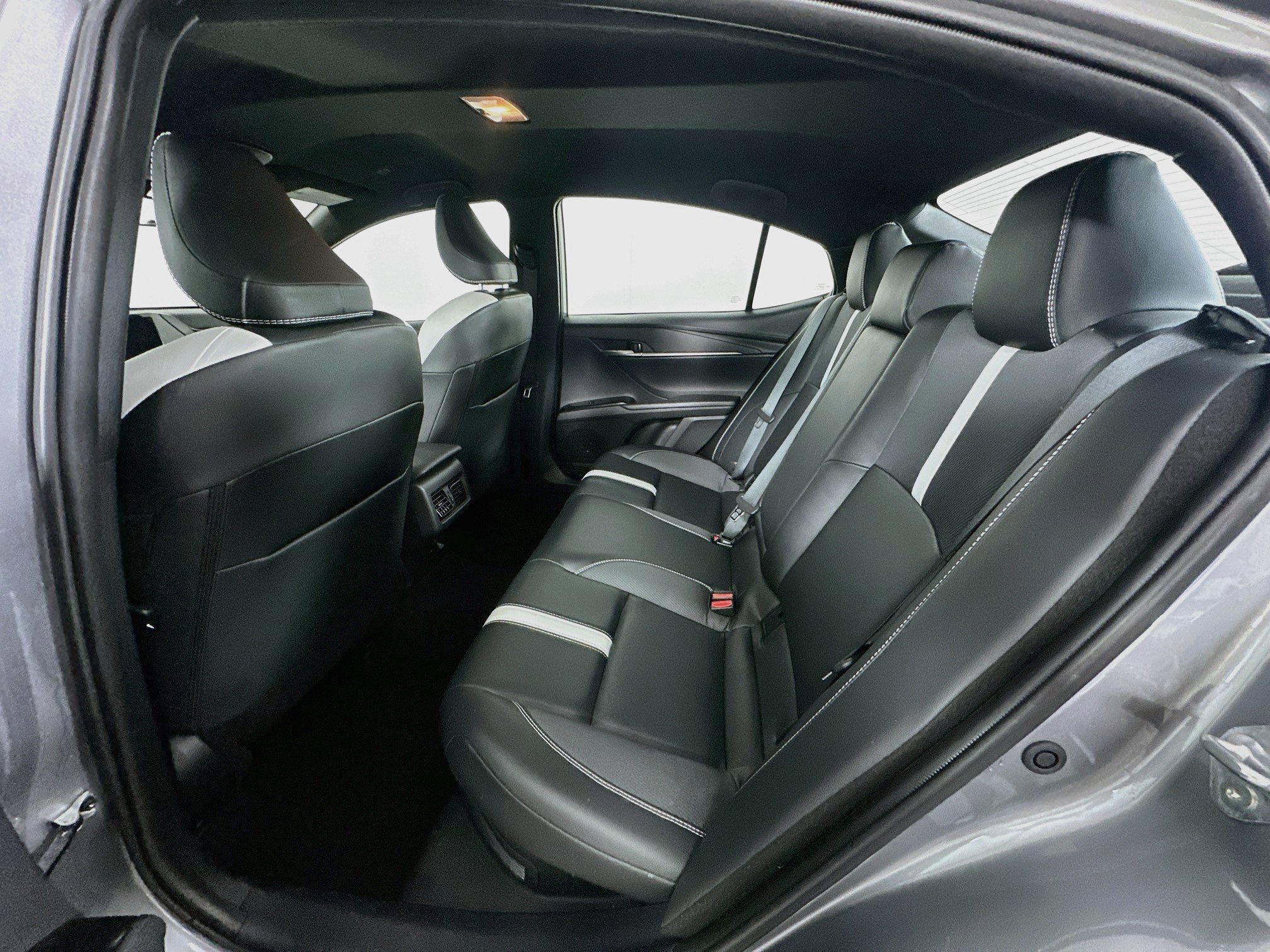Used 2025 Toyota Camry SE FWD image 27