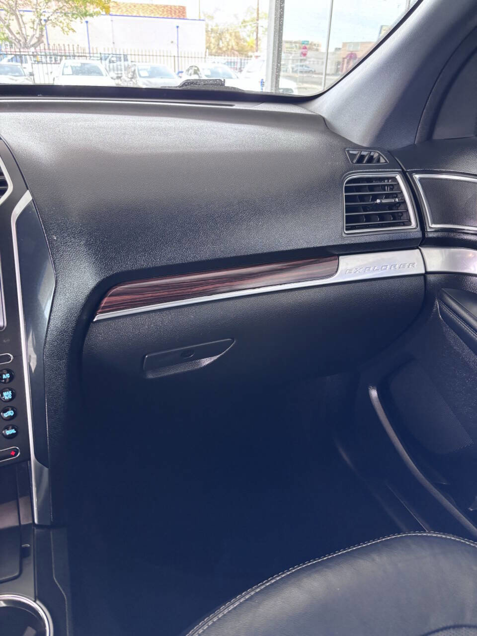 Used 2018 Ford Explorer Limited image 11