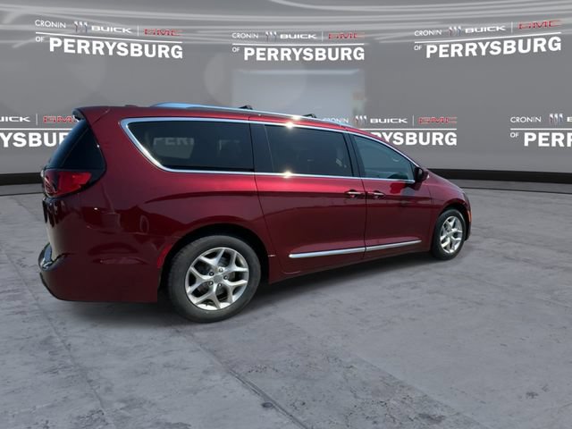 Used 2019 Chrysler Pacifica Touring-L Plus w/ Tire & Wheel Group FWD image 8