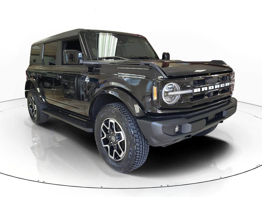 Used 2024 Ford Bronco Outer Banks image 2