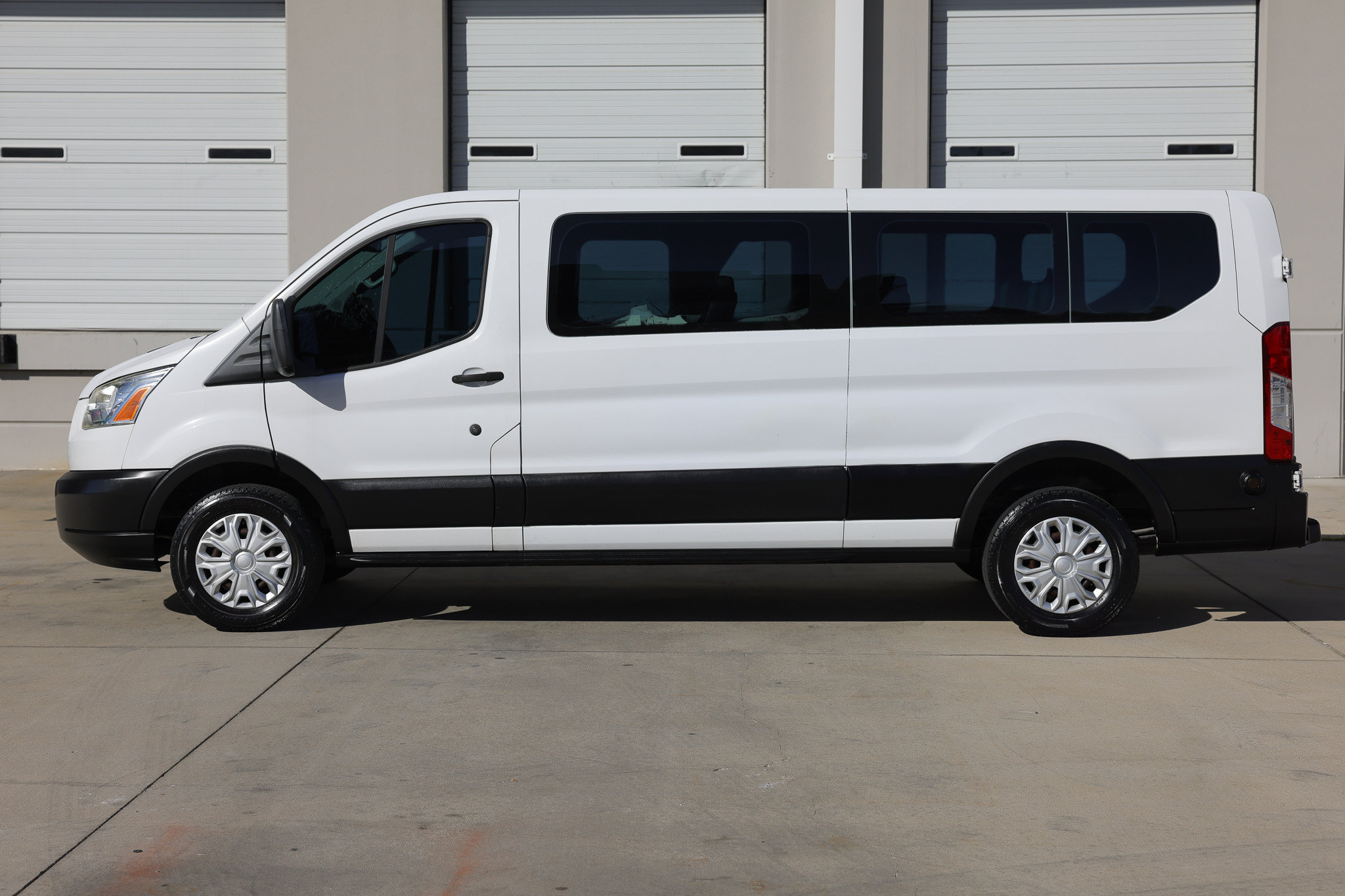 Used 2019 Ford Transit 350 XLT RWD image 4
