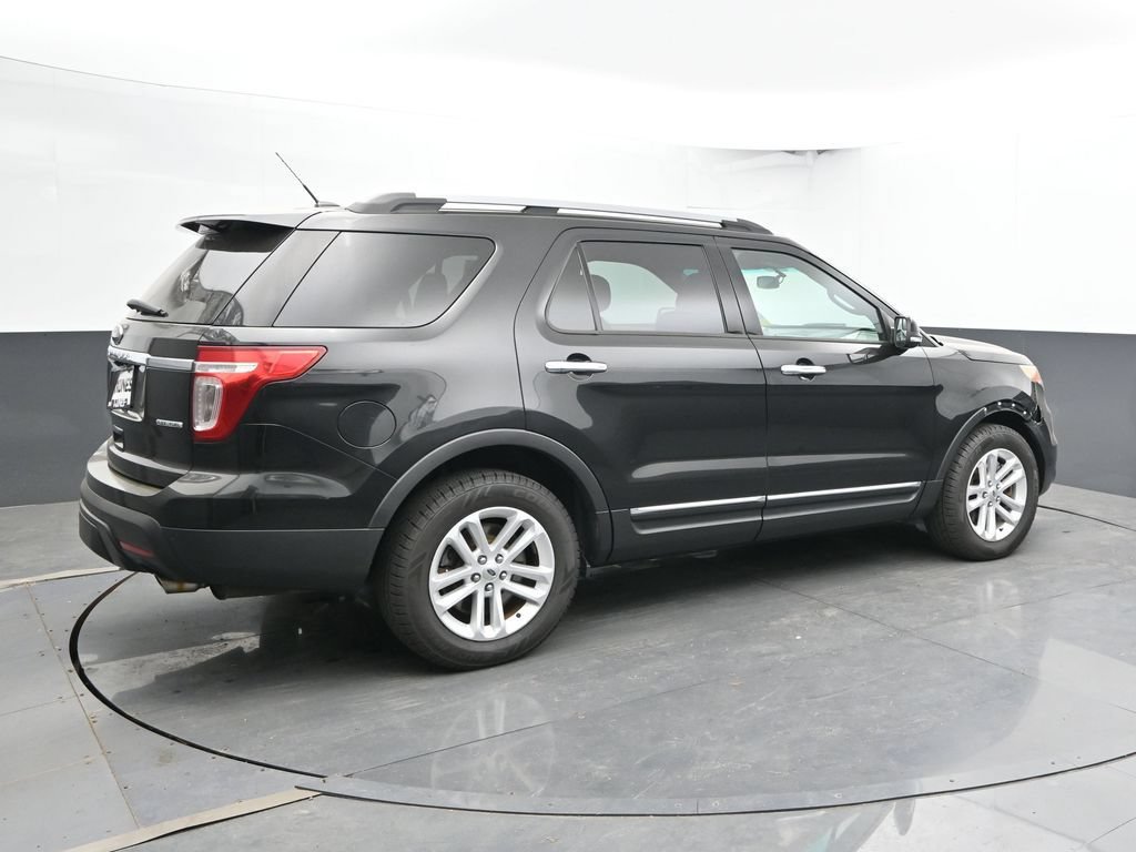 Used 2015 Ford Explorer XLT w/ Equipment Group 201B FWD image 3