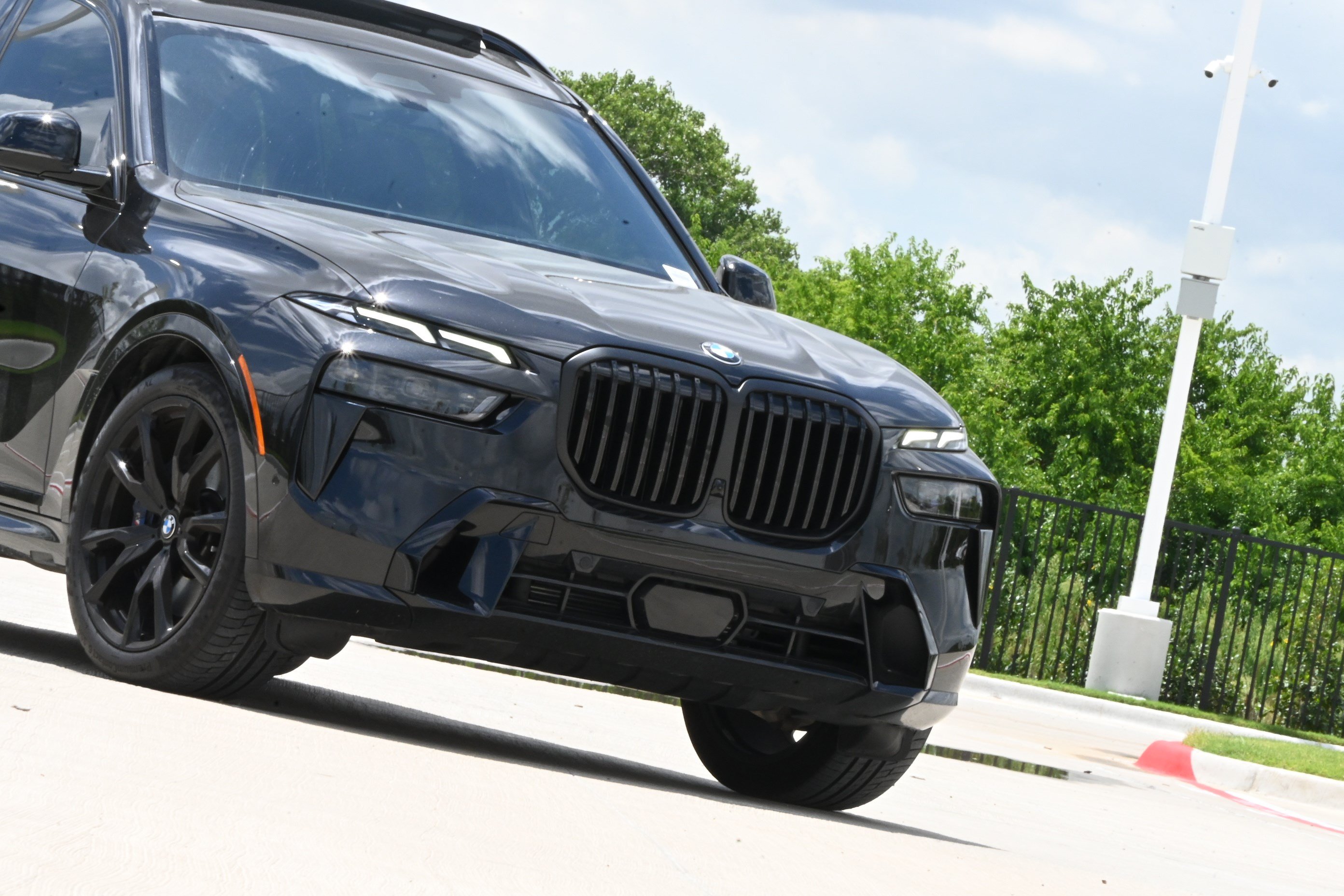 Used 2026 BMW X7 xDrive40i w/ M Sport Package AWD/4WD image 35