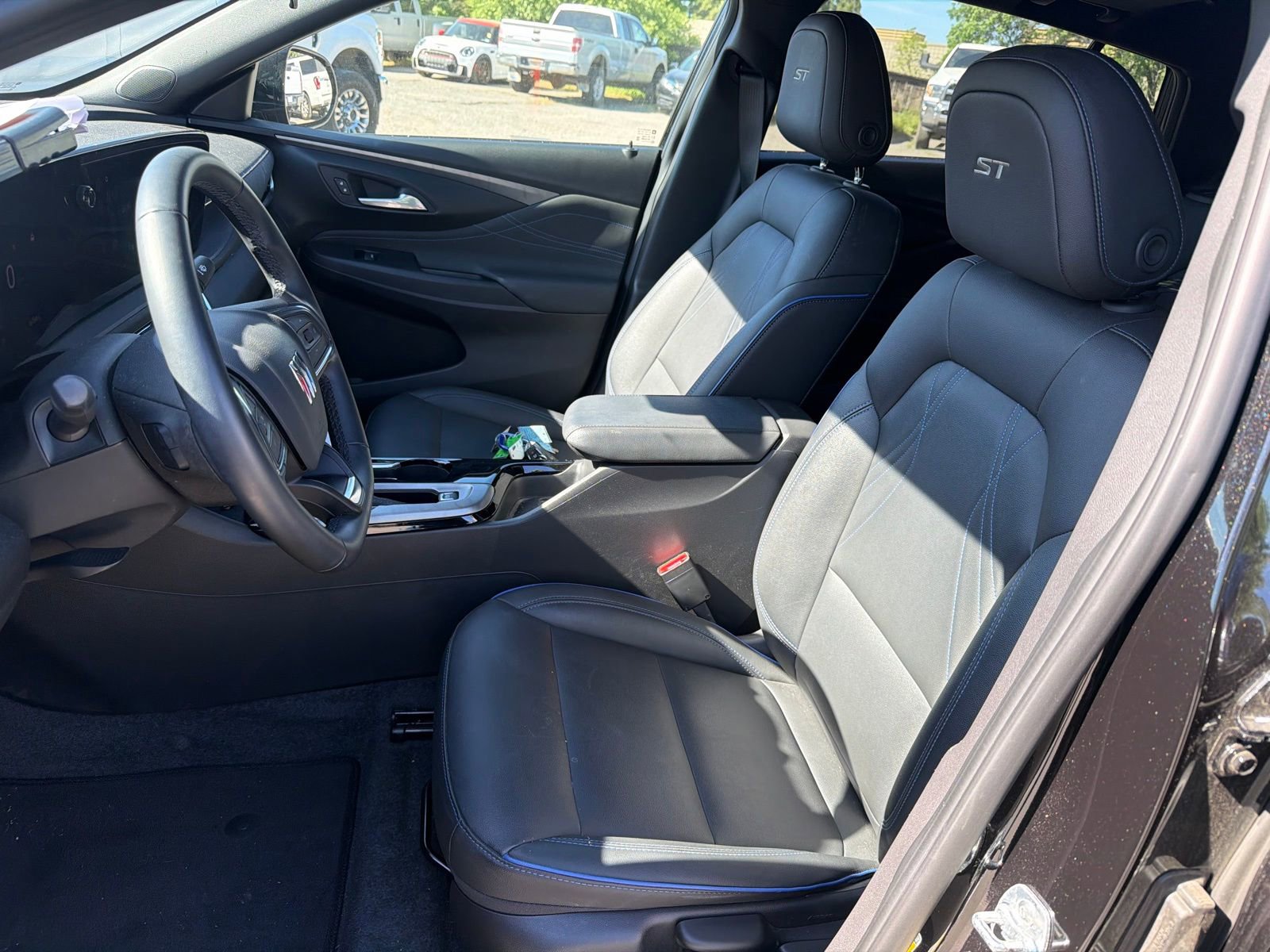 Used 2025 Buick Envista Sport Touring w/ Experience Buick Package image 10