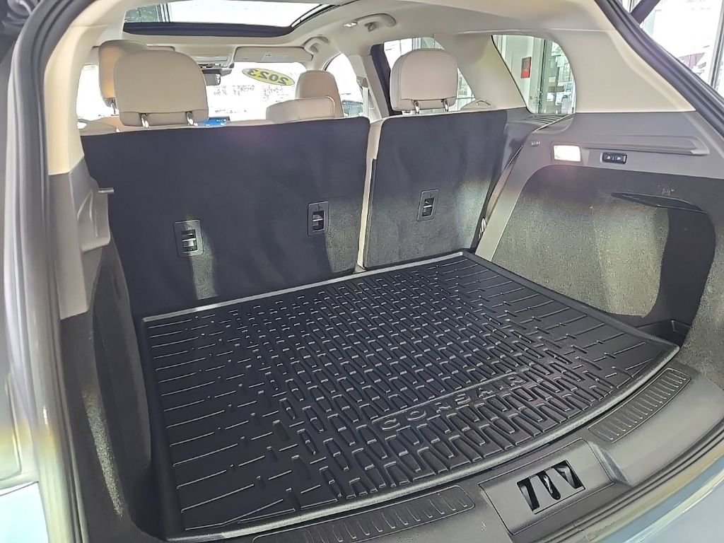 Used 2023 Lincoln Corsair AWD w/ Equipment Group 101A image 12