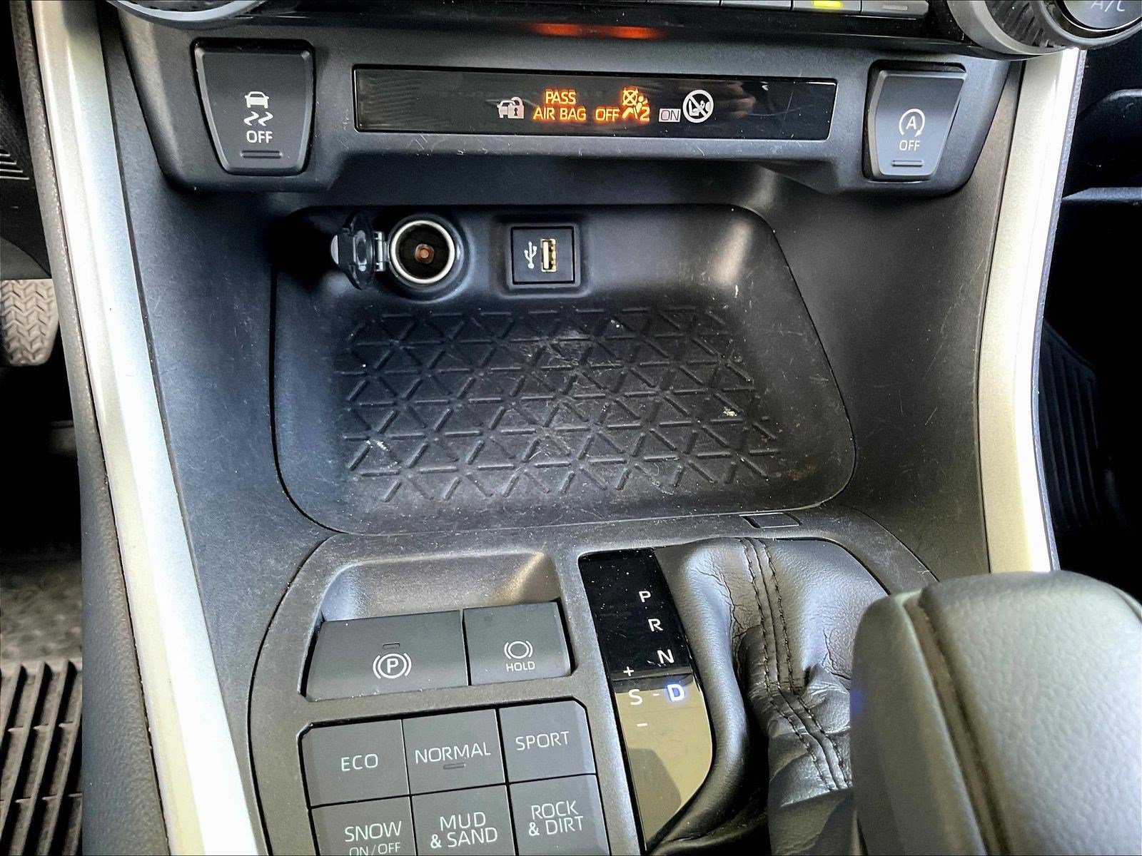 Used 2023 Toyota RAV4 XLE AWD/4WD image 15