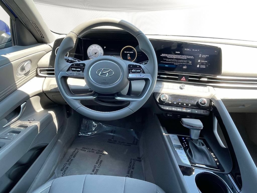 Used 2023 Hyundai Elantra SEL w/ Convenience Package FWD image 11