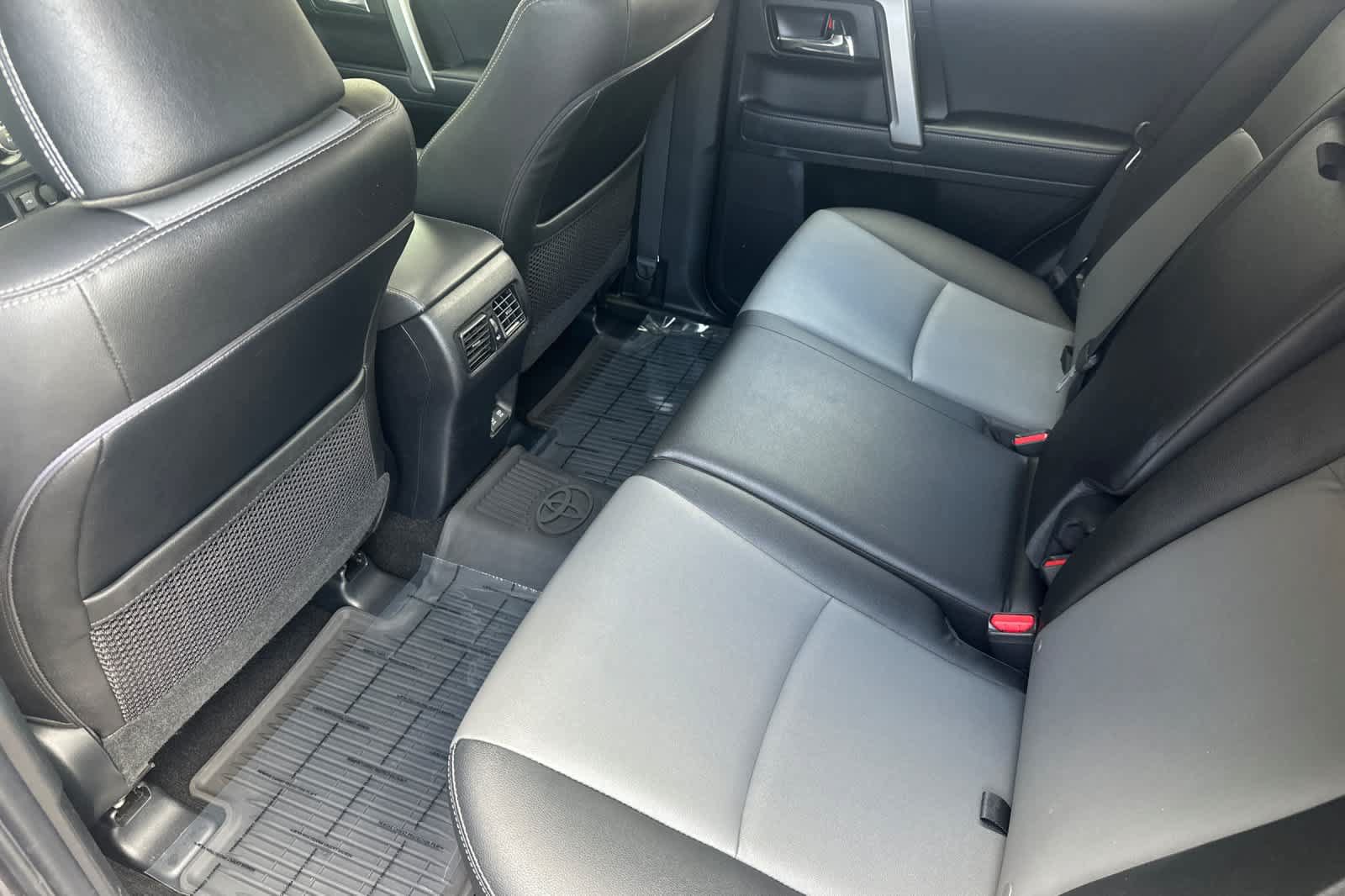 Used 2021 Toyota 4Runner SR5 Premium w/ Moonroof Package AWD/4WD image 4