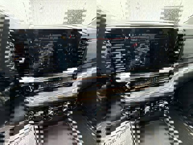 Used 2024 GMC Sierra 3500 SLT w/ SLT Premium Package image 14