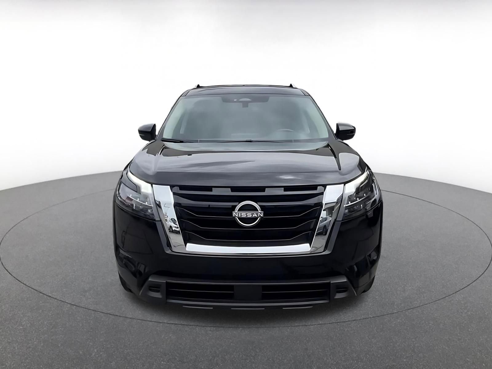 Used 2025 Nissan Pathfinder SV FWD image 5