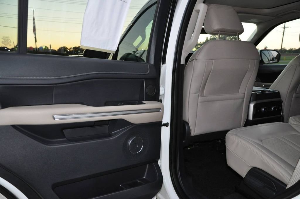 Used 2022 Ford Expedition Limited image 13