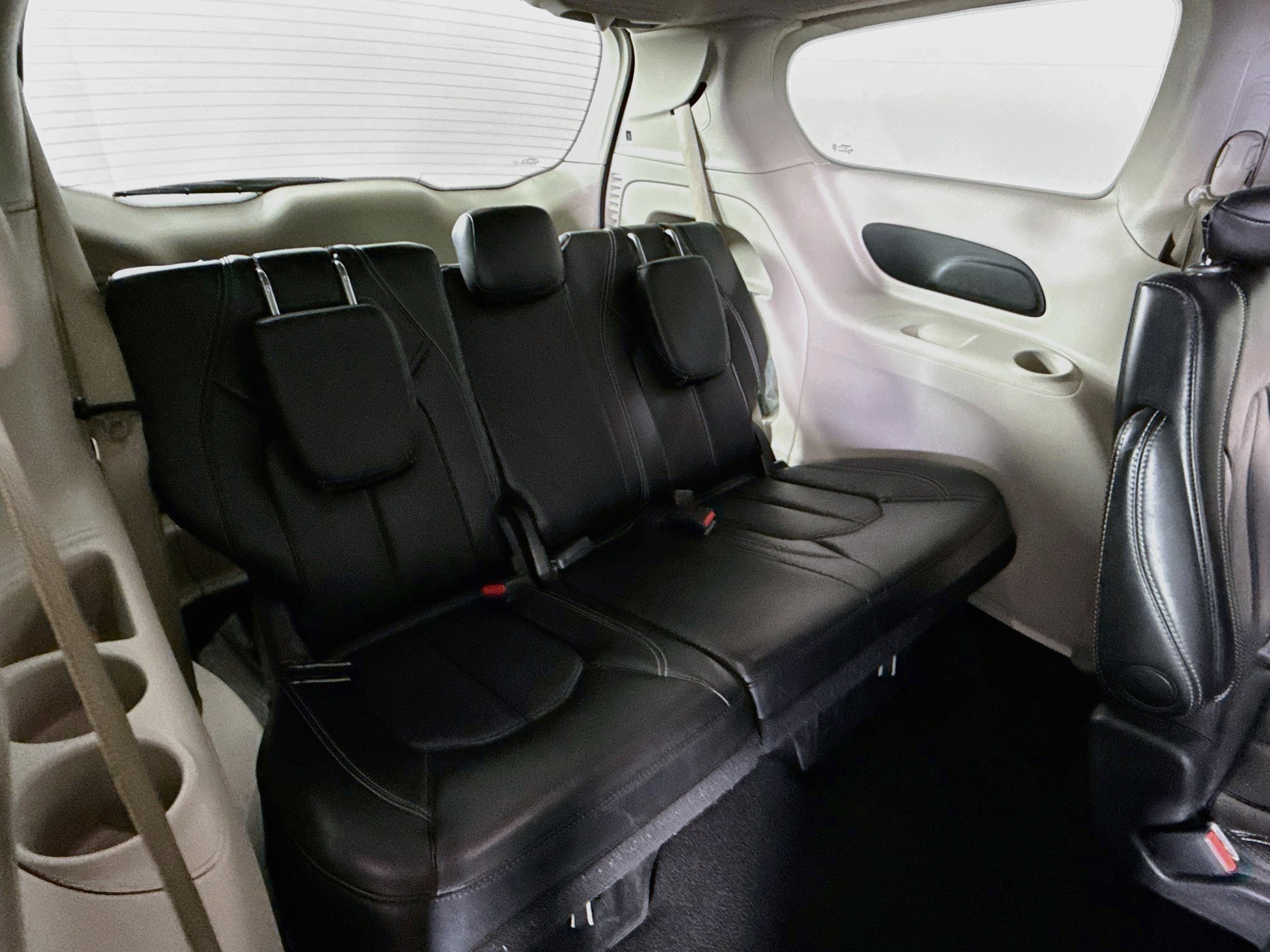 Used 2024 Chrysler Pacifica Touring-L FWD image 33