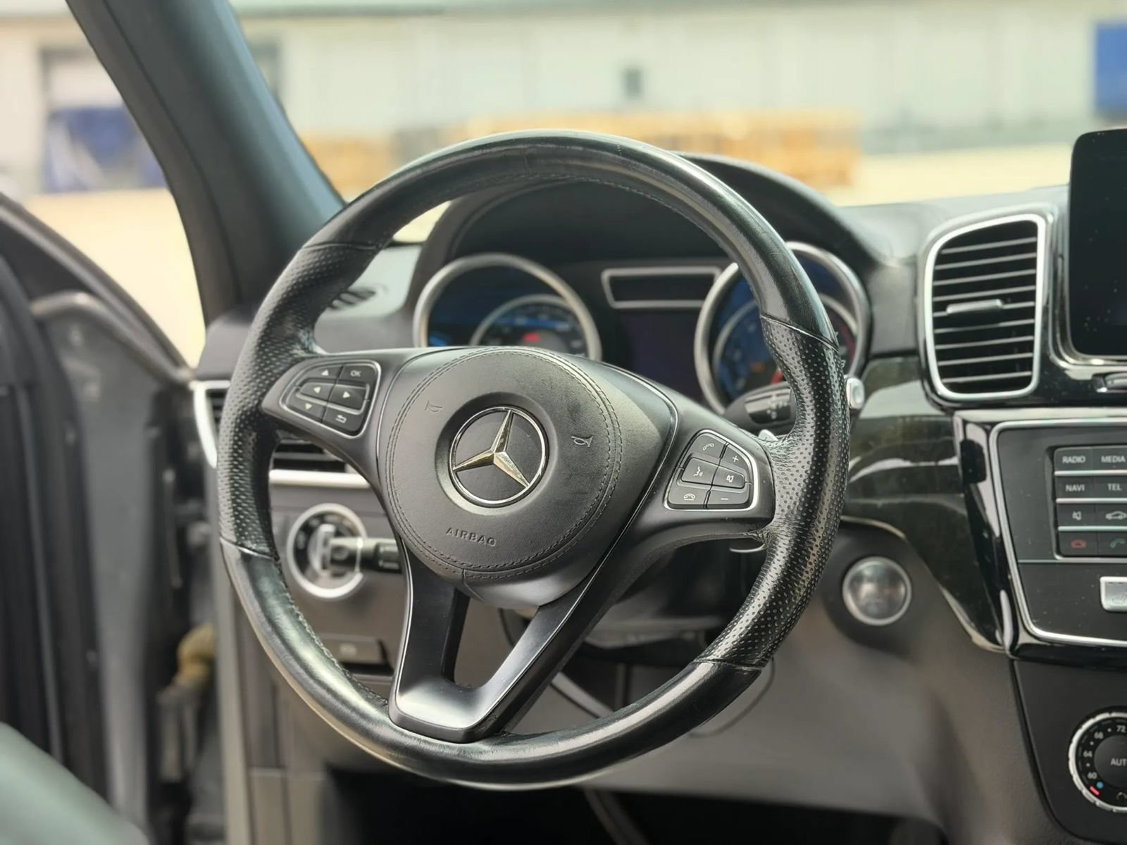 Used 2018 Mercedes-Benz GLS 450 4MATIC w/ Premium Package image 28