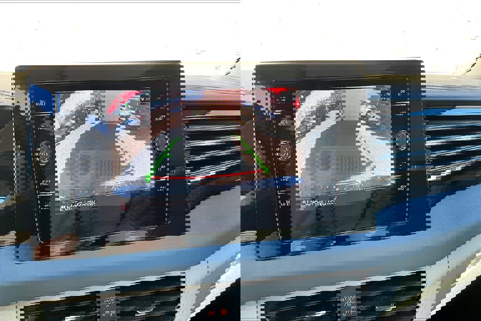 Certified 2025 Volkswagen Jetta SE w/ Black Wheel Package image 21