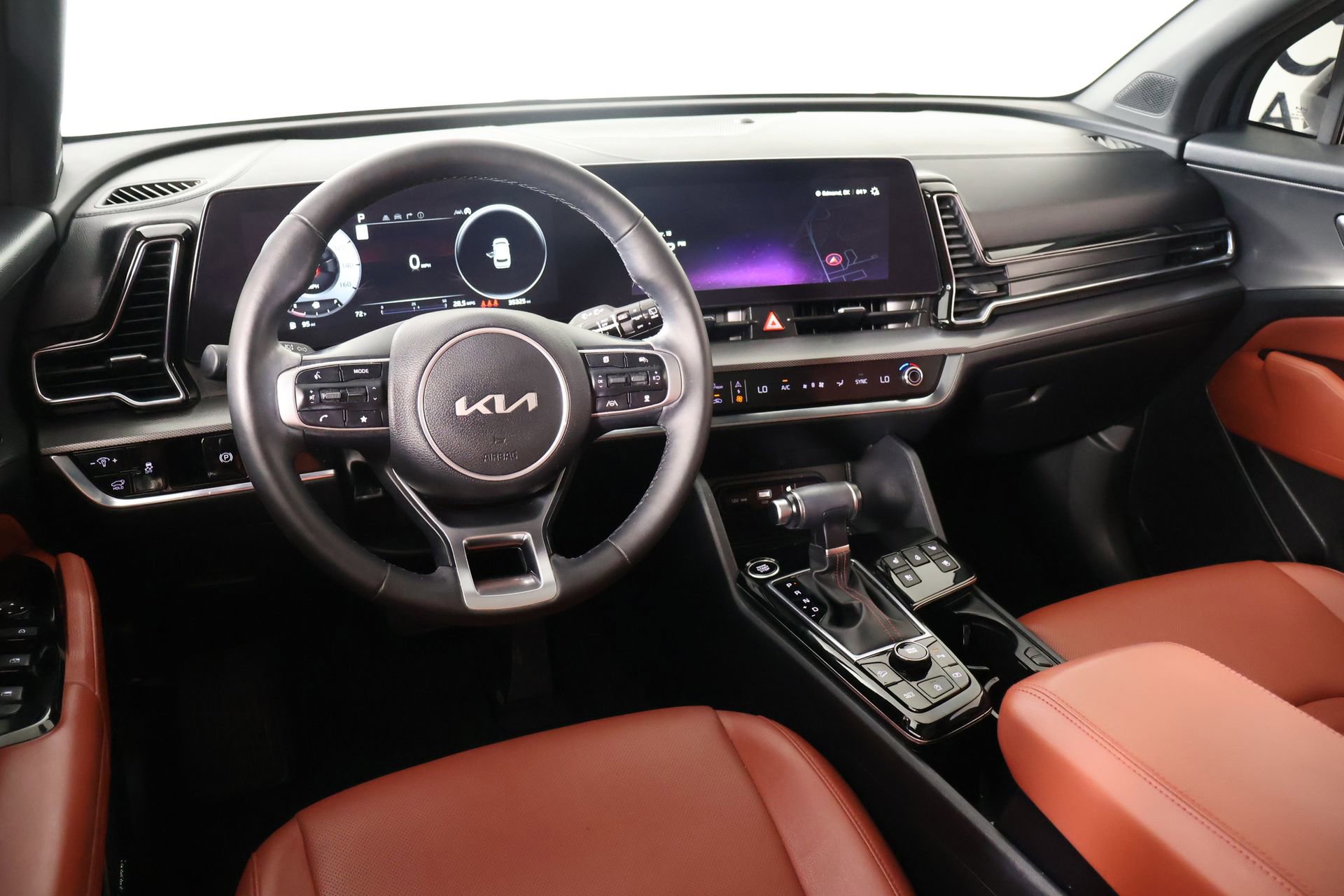 Used 2023 Kia Sportage SX image 2