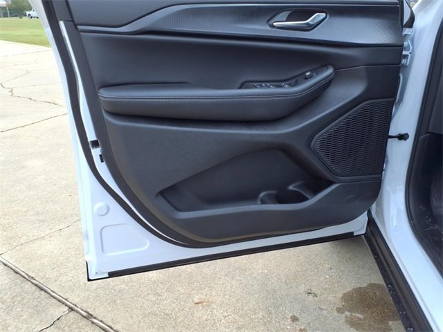 New 2025 Jeep Grand Cherokee L Altitude image 21