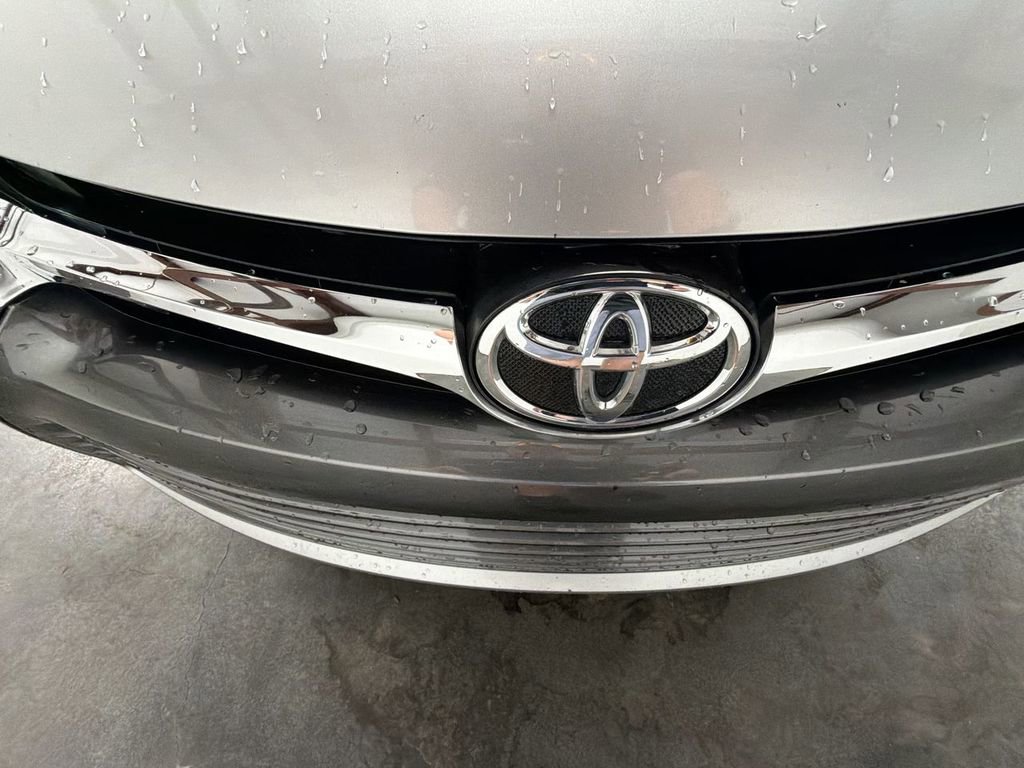 Used 2016 Toyota Camry LE image 27