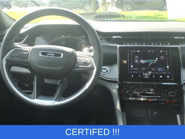 Used 2025 Jeep Grand Cherokee Altitude AWD/4WD image 10