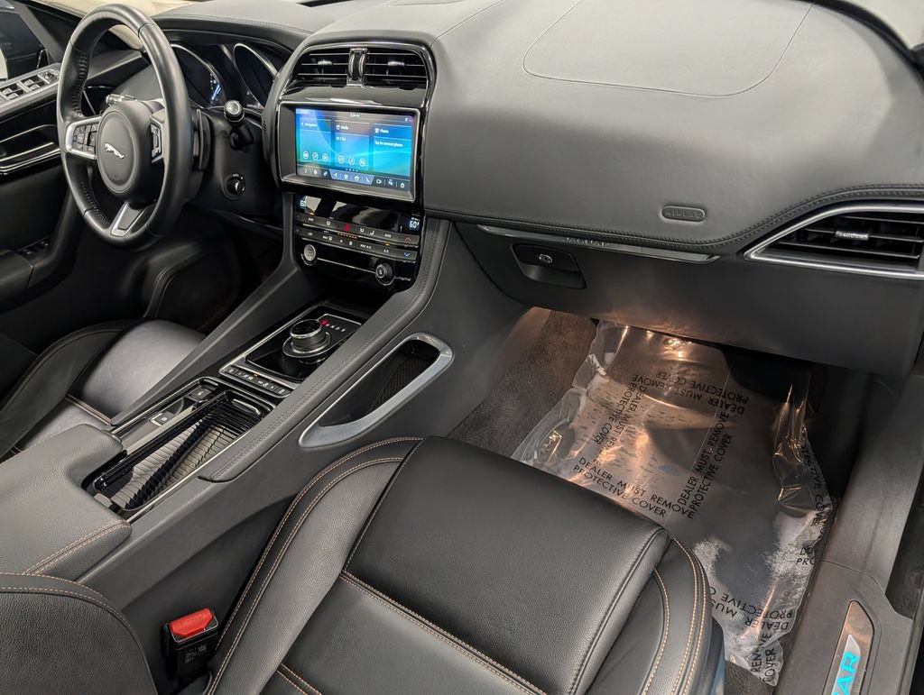 Used 2019 Jaguar F-PACE Prestige AWD/4WD image 35