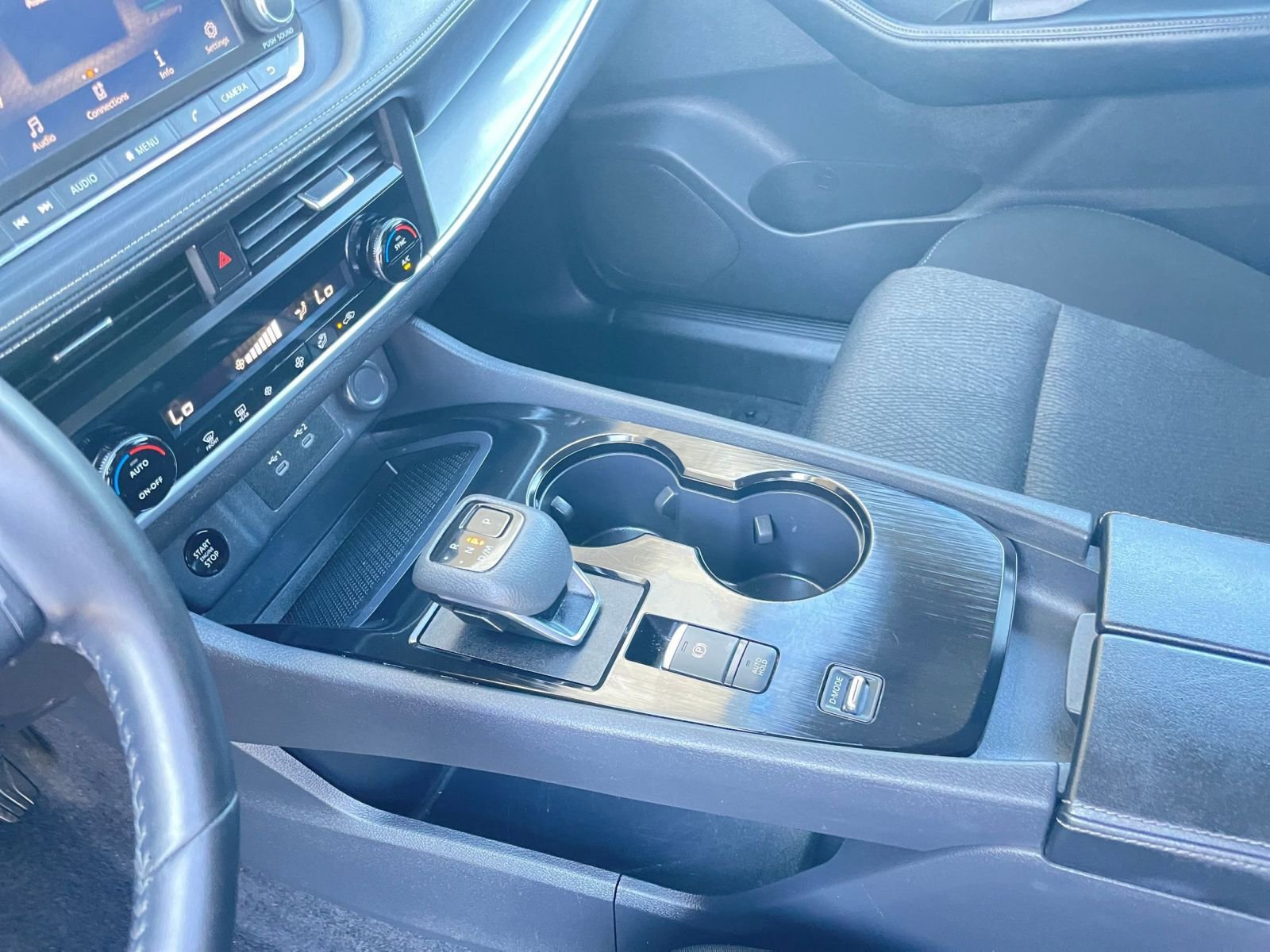 Used 2025 Nissan Rogue SV image 43