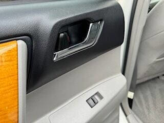 Used 2010 Toyota Highlander Limited image 19