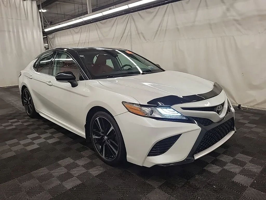 Used 2019 Toyota Camry XSE image 2