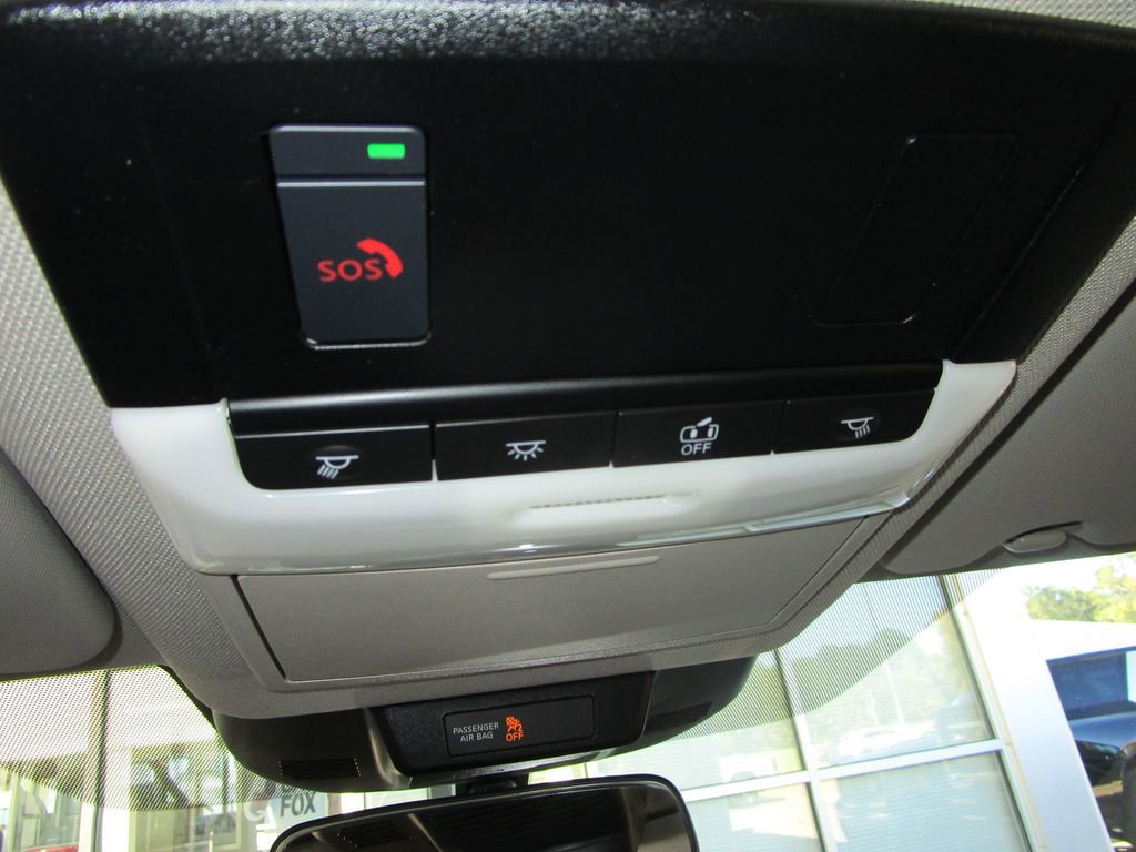 Used 2023 Nissan Rogue SV image 35