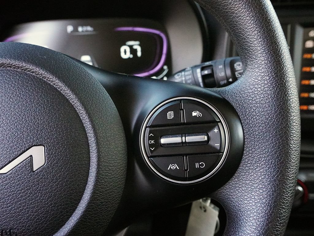Used 2025 Kia Soul LX w/ LX Technology Package FWD image 41
