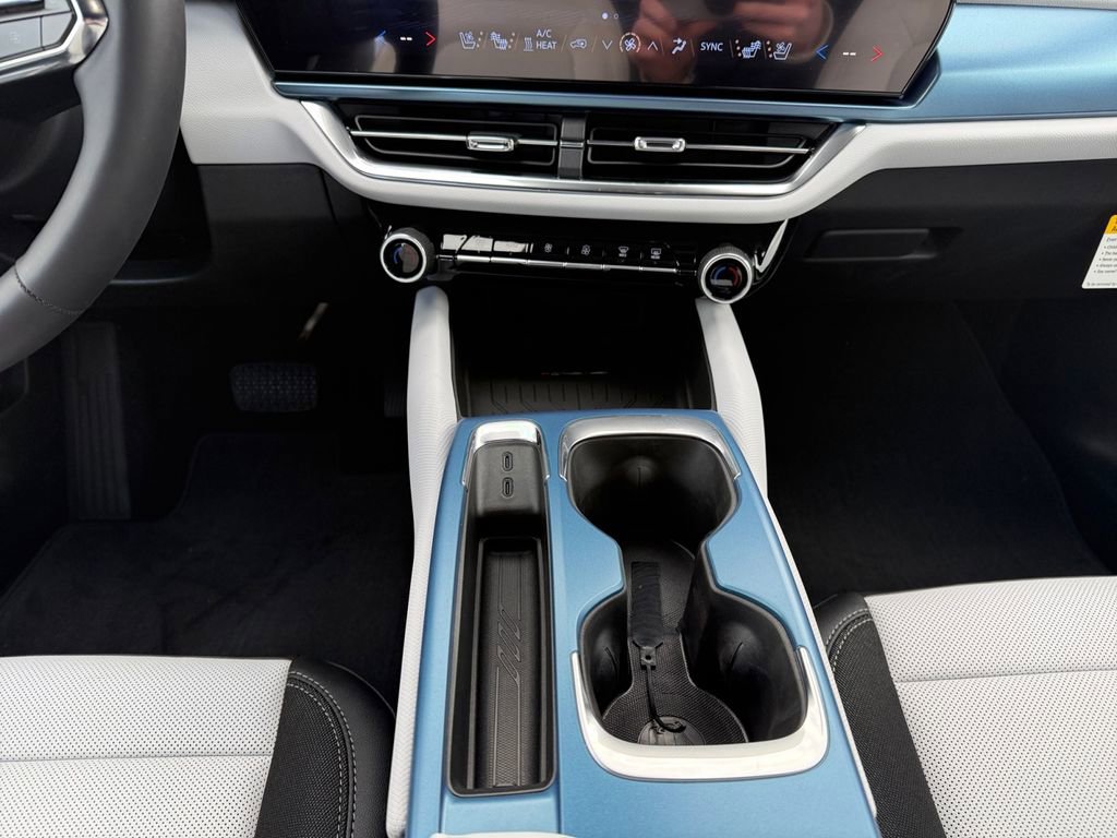 New 2026 Chevrolet Equinox EV LT w/ Convenience Package II image 11