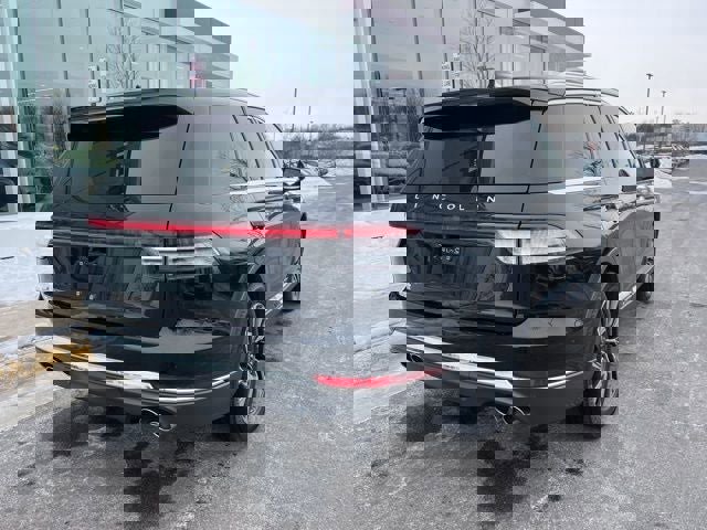 Used 2025 Lincoln Aviator Premiere image 8