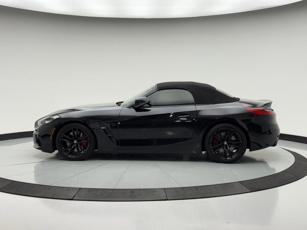 Used 2022 BMW Z4 M40i w/ Premium Package image 2