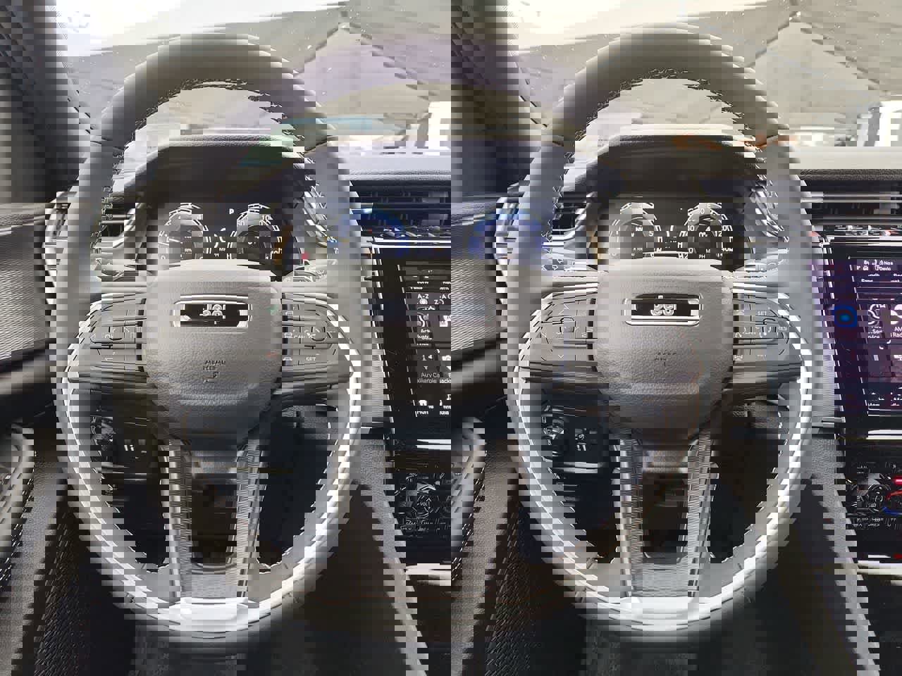 Used 2025 Jeep Grand Cherokee L Laredo image 20