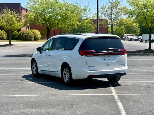 Used 2023 Chrysler Pacifica Limited FWD image 5