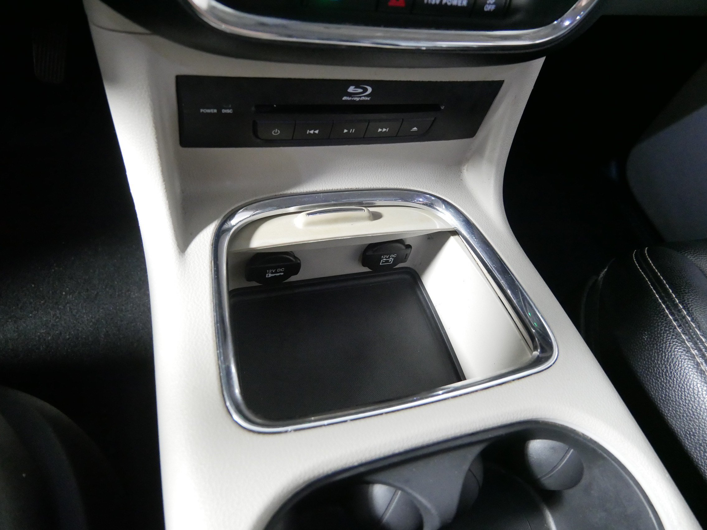 Used 2015 Chrysler Town & Country Touring-L w/ Driver Convenience Group FWD image 27