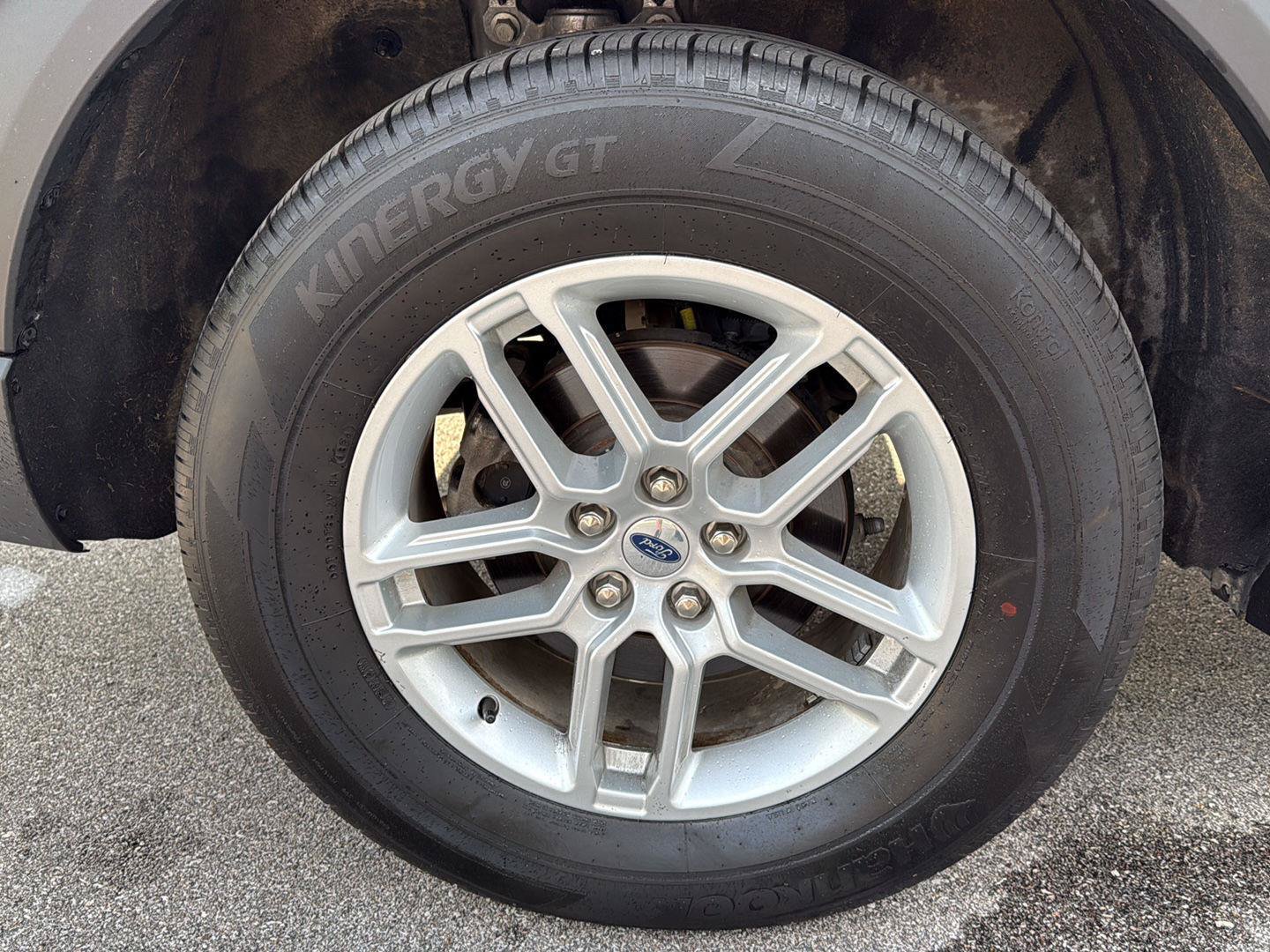 Used 2025 Ford Explorer Active AWD/4WD image 14