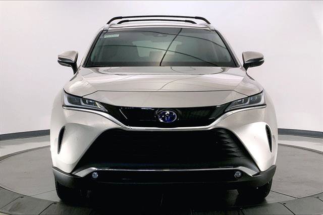 Used 2024 Toyota Venza XLE image 2