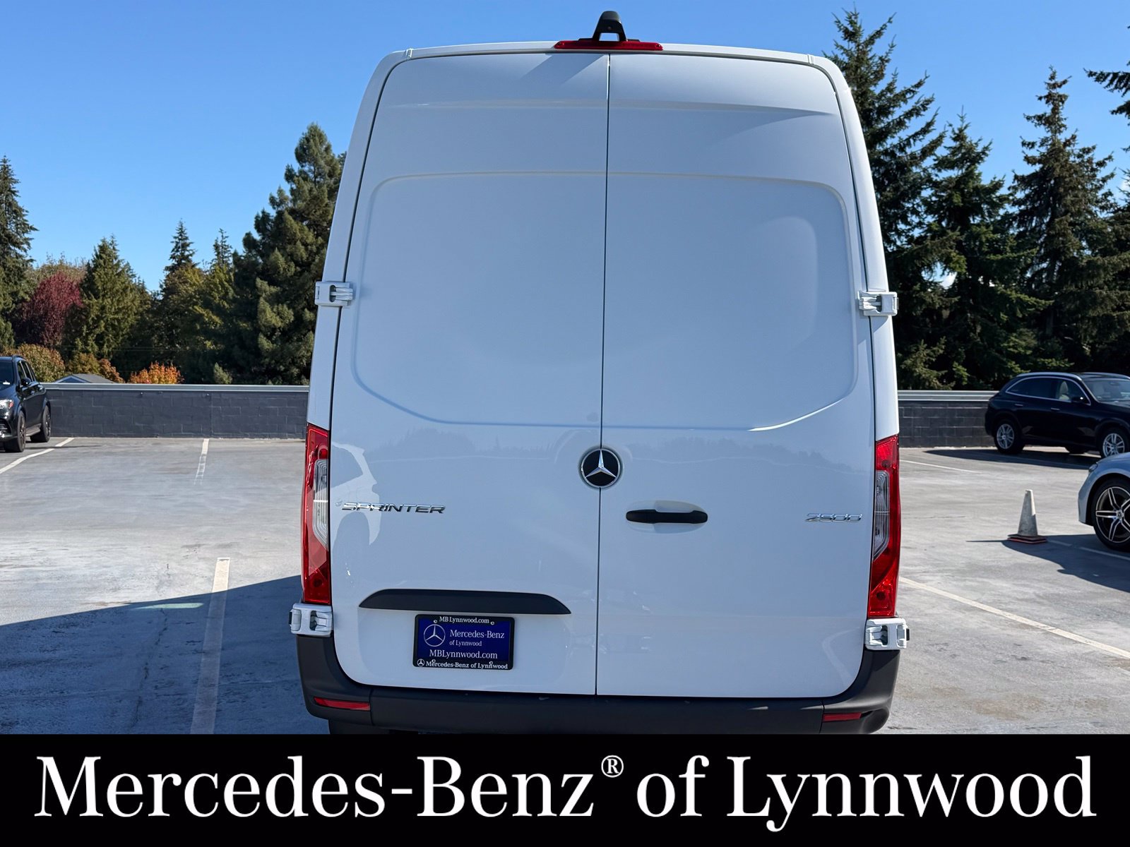 Used 2025 Mercedes-Benz Sprinter 2500 image 7