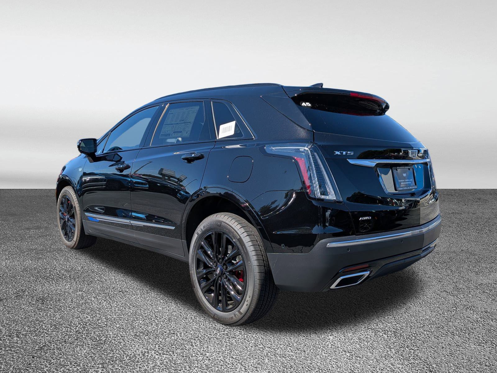 New 2025 Cadillac XT5 Sportv w/ LPO, Blue Accent Package AWD/4WD image 20