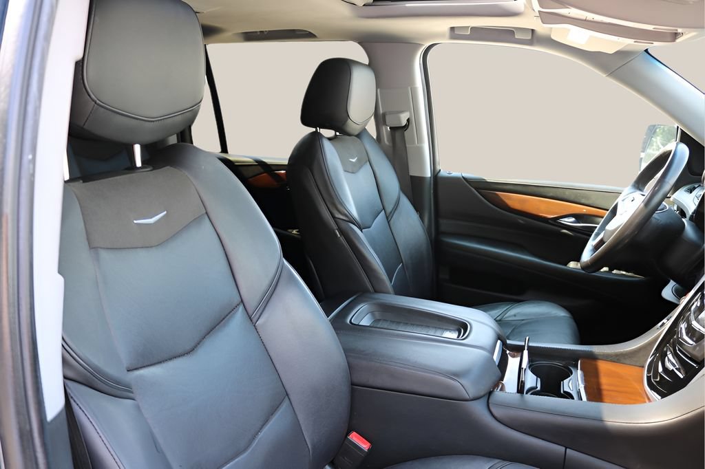 Used 2020 Cadillac Escalade ESV Luxury RWD image 23